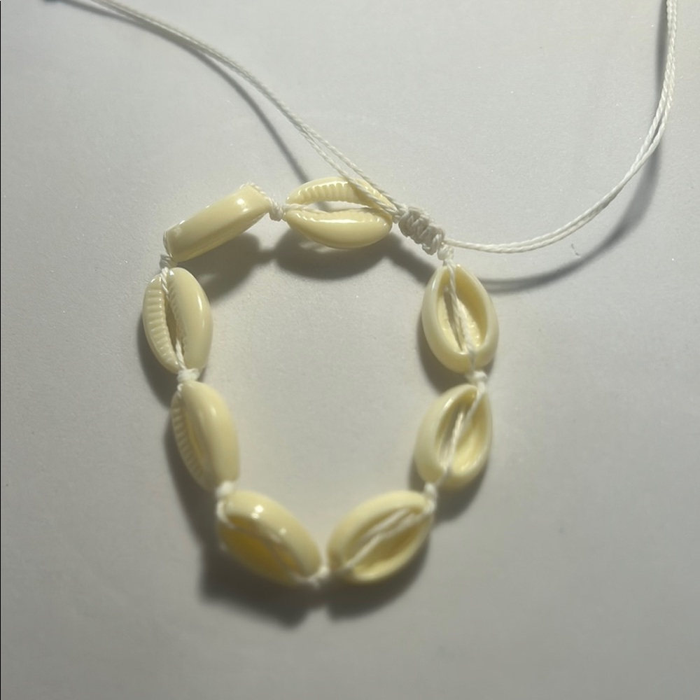 Cream Shell Bracelet